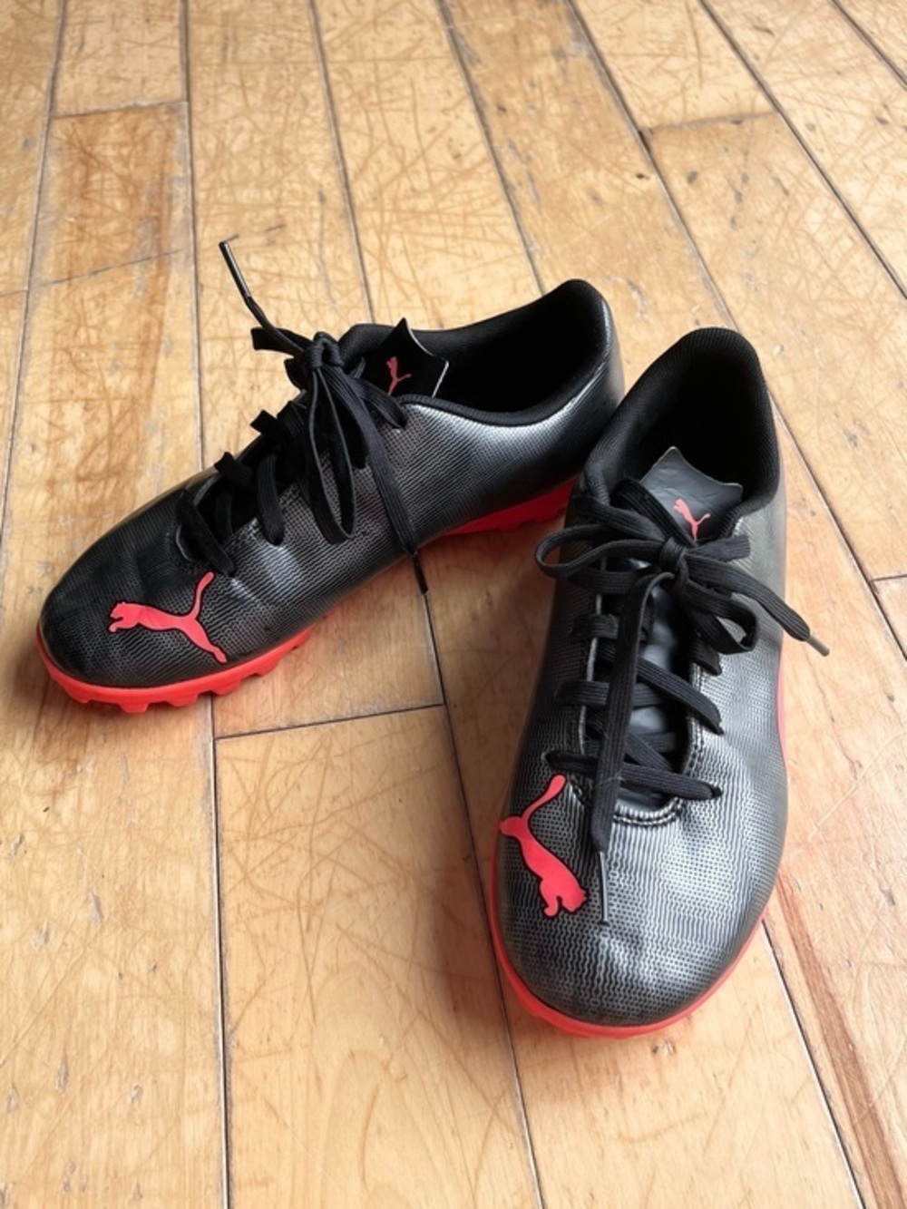 Puma Black & Red Youth Soccer Cleats Size 4